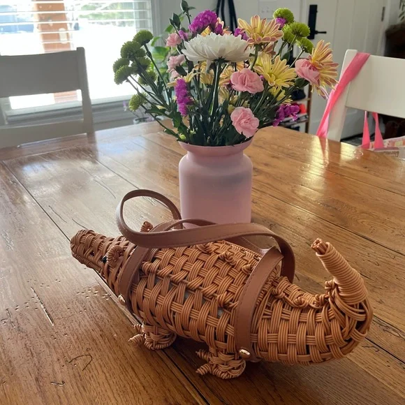 NWT- Tommy Bahama Tan Crocodile Woven Bag - Picture 6 of 7